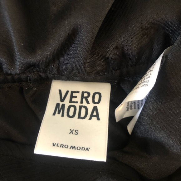 Vero Moda Black Lace Back Dress - Picture 5 of 5